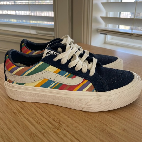 Vans - Picture 4 of 7